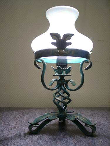 Кованый фонарь-лампа